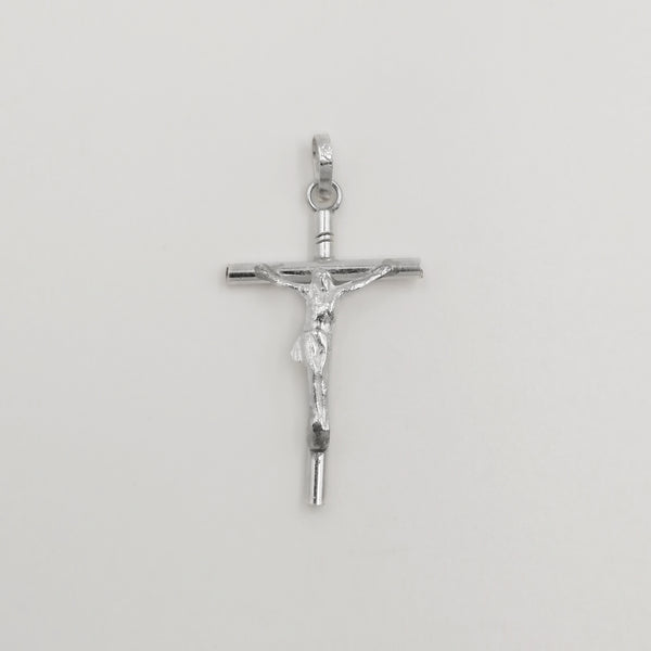 Crucifijo en plata 925 diseño delgado y sencillo.