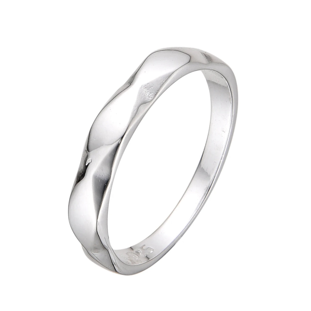Anillo diseño martillado en plata 925