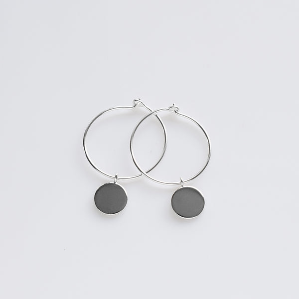 Argollas en plata con círculo colgante