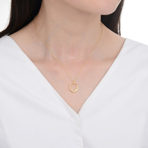 Collar con dije circular con chispas de circón en plata 925 con baño de oro