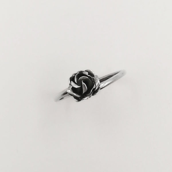 Anillo rosa negra en plata 925