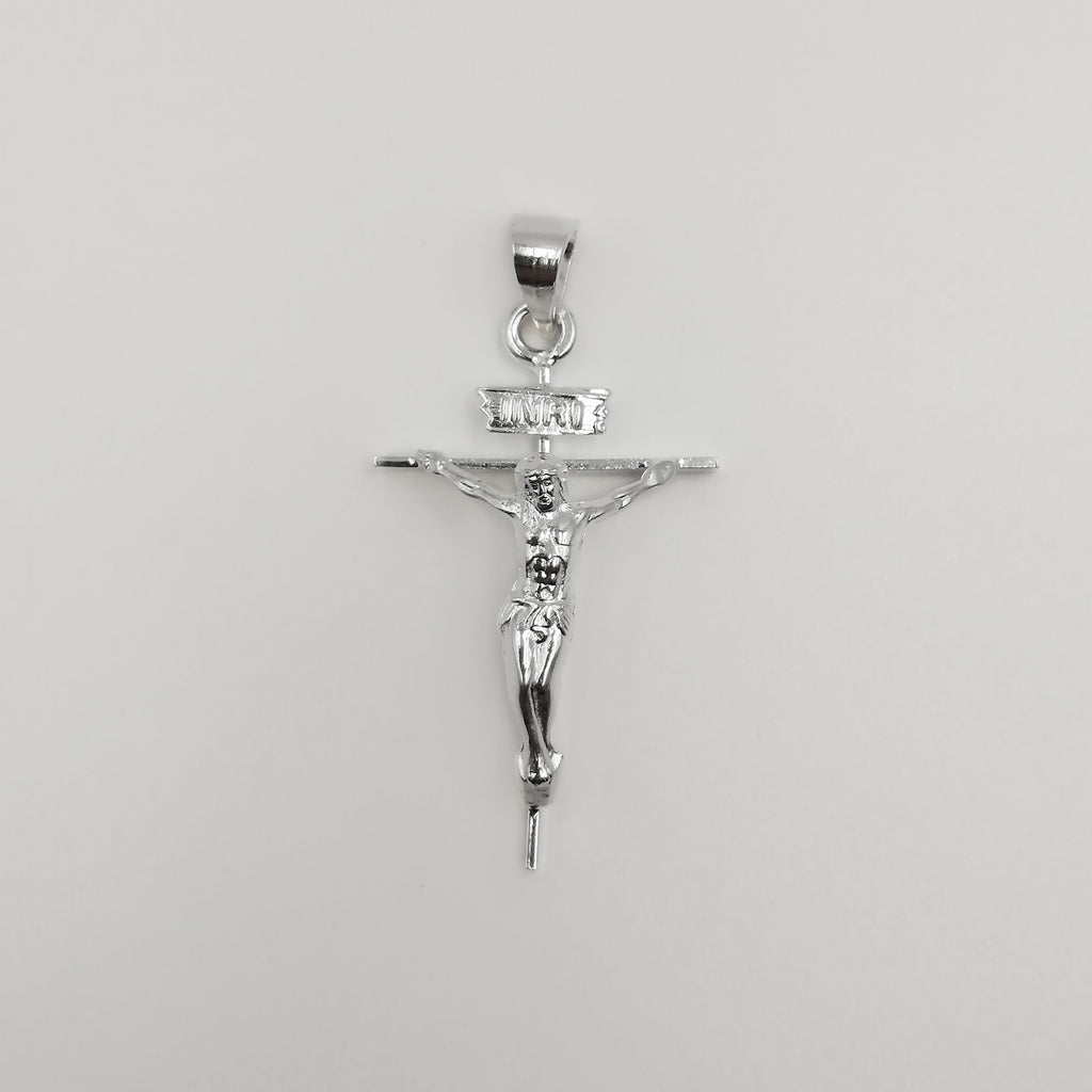 Crucifijo en plata 925 diseño delgado y sencillo con inscripción "INRI".