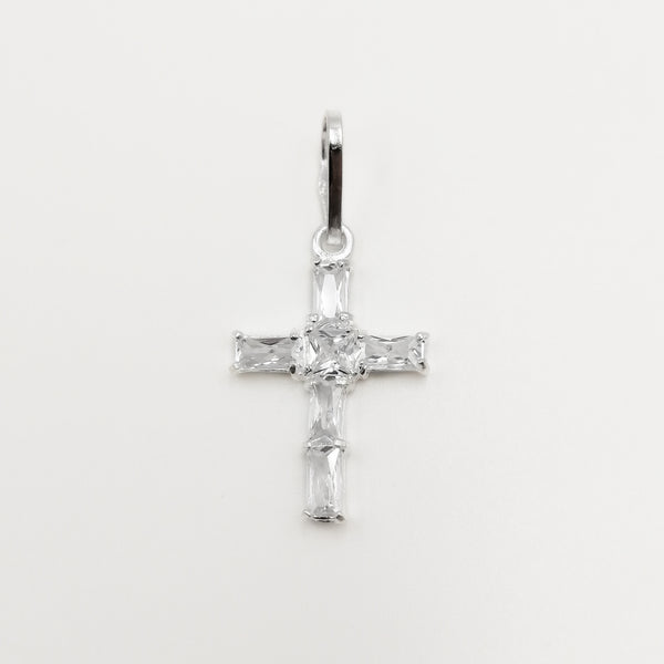 Dije en plata 925 con diseño de cruz con circones con corte "baguette".