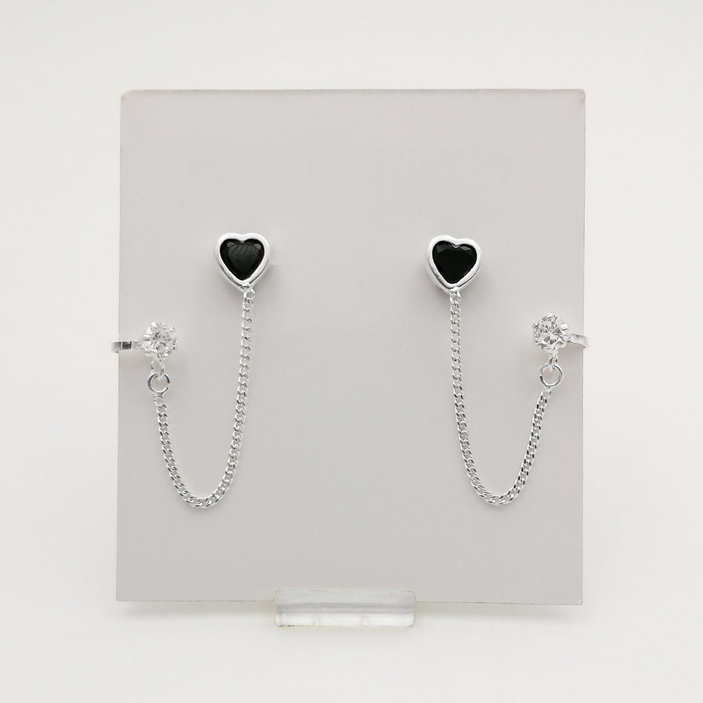 Aretes corazón negro con grapa en plata 925
