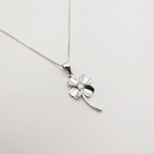 Collar con trébol en plata 925