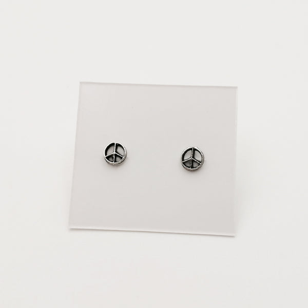 Aretes en plata 925 bruñida con símbolo de "peace & love"