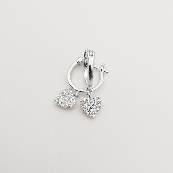 Argollas chicas en plata 925 con corazón colgante con chispas de circón