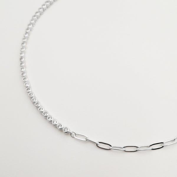 Detalle collar tenis transparente & "paper clip" con circones transparentes