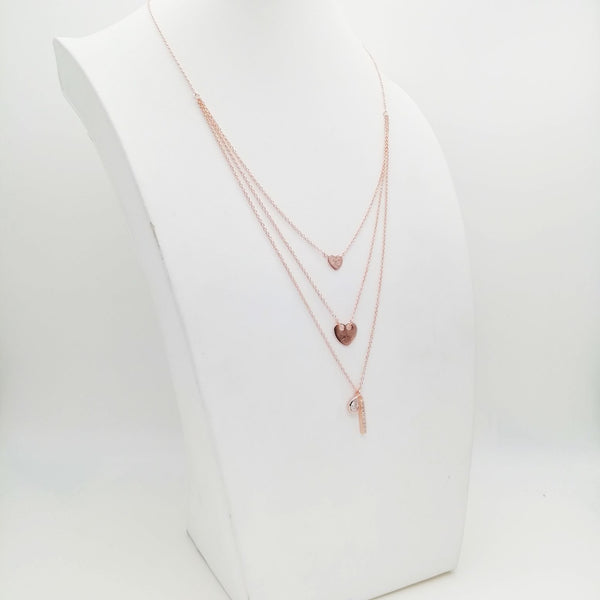 Collar multihilo con dijes de corazones & circones en plata 925 con baño de oro rosado